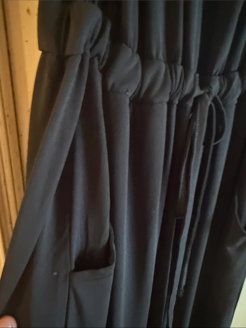 VENUS sleek black